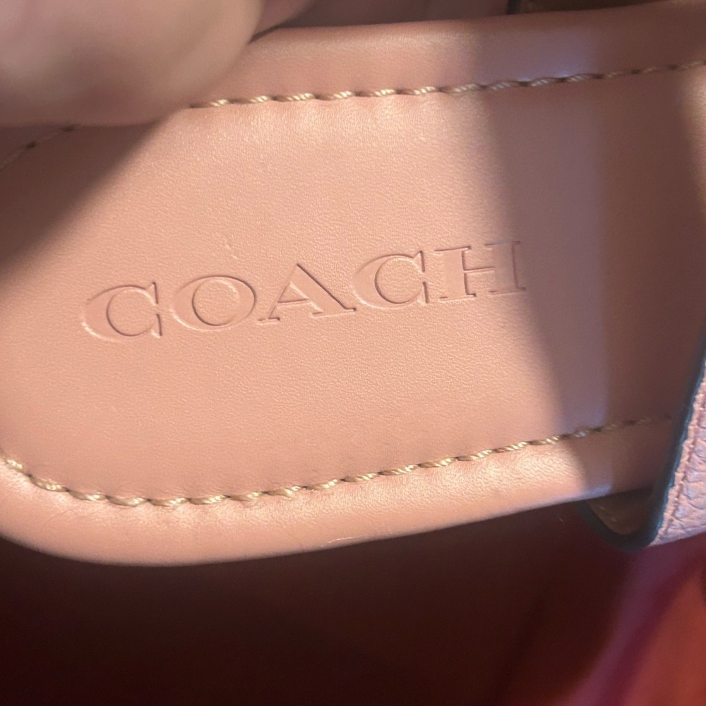 Coach Women's light pink sandals - Picture 8 of 8